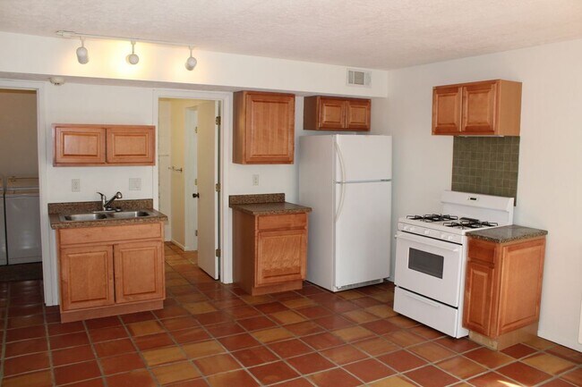 Building Photo - 937 Camino Oraibi - Guest House