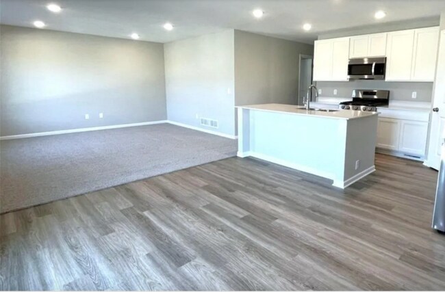 Foto del edificio - 3214 Kady Ave NE