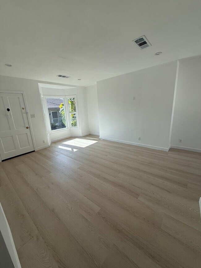 Building Photo - 1819 N Verdugo Rd