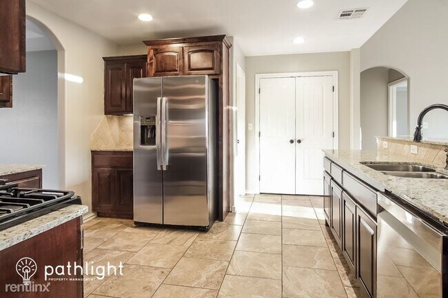 Foto del edificio - 4 br, 3 bath House - 14408 S Toledo Avenue...