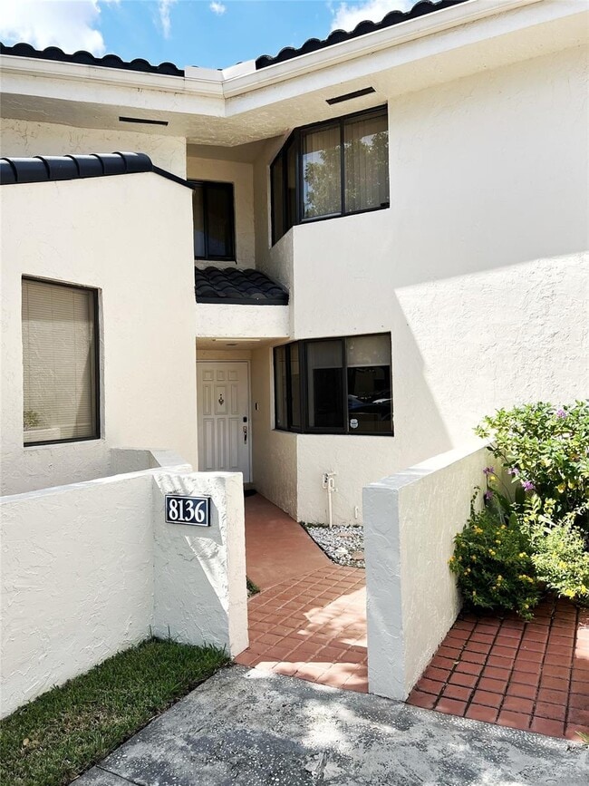 Building Photo - 8136 NW 15th Mnr
