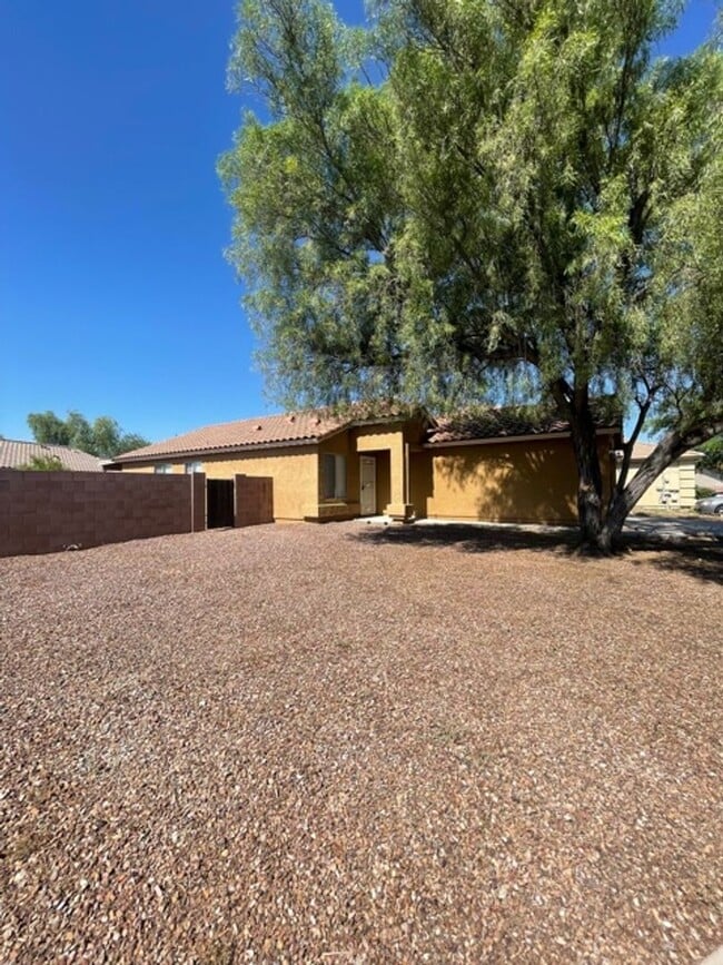 Building Photo - 2057 W Silver Meadow Pl