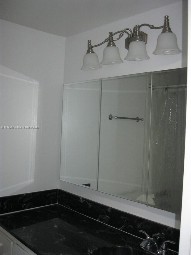 Foto del edificio - 7441  Wayne Ave  12C Miami Beach Fl 33141