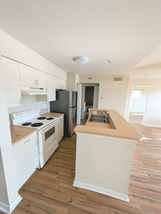 Foto del edificio - 4863 Via Palm Lks