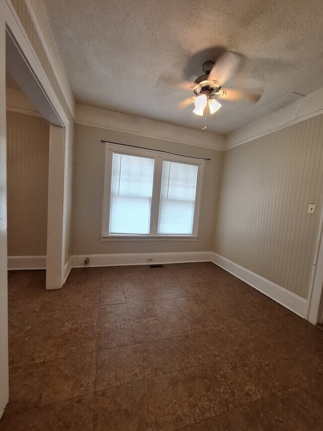 Building Photo - 823 E Whitner St