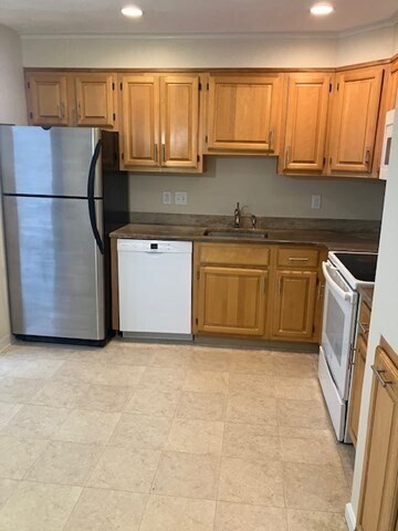 Building Photo - 304 Manor Ter