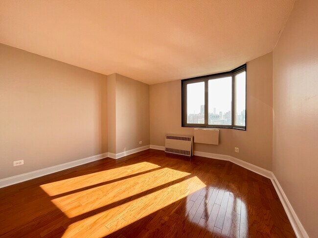 Foto del edificio - 3300 Broadway