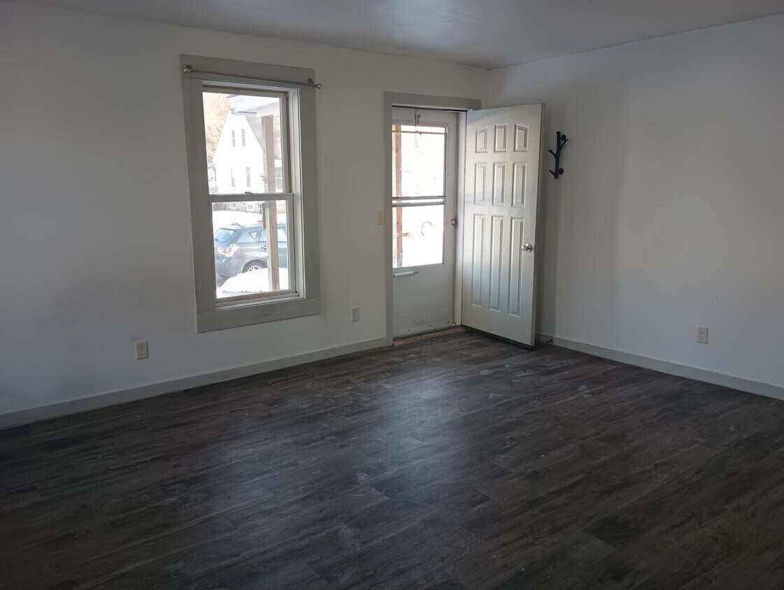 413 7th Ave, Baraboo, WI 53913 Townhome Rentals in Baraboo WI