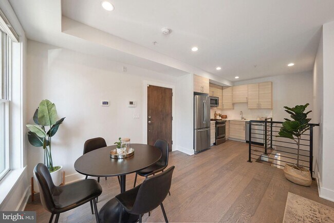 Foto del edificio - 703 Newton Pl NW