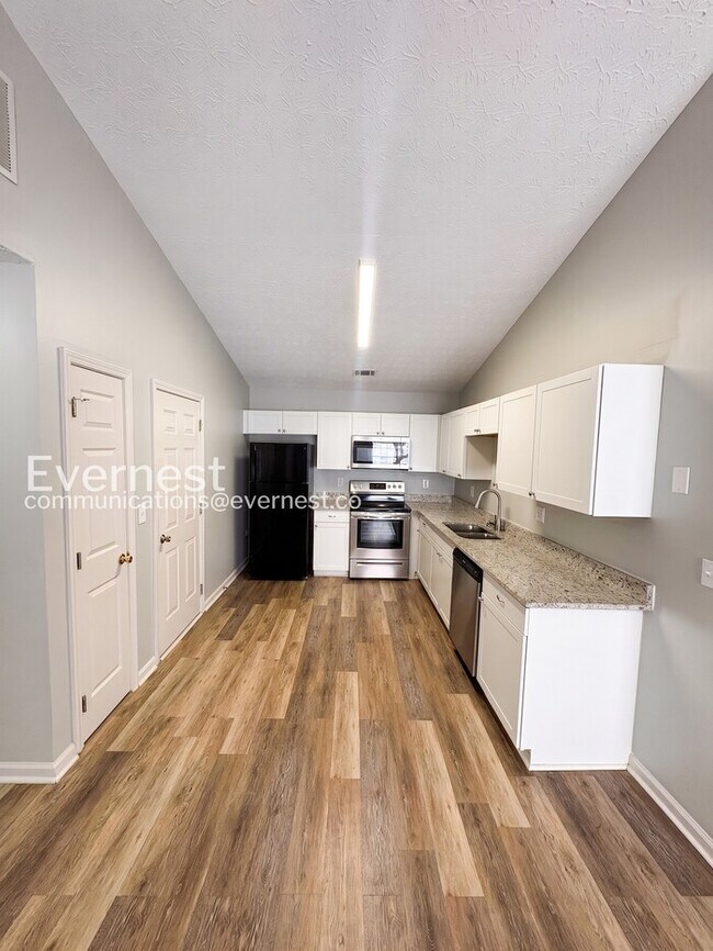 Foto del edificio - 1230 Creek View Ct
