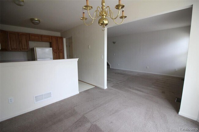 Building Photo - 8807 Hardwood Dr