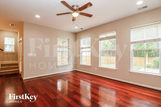 Foto del edificio - 577 Delafield Dr