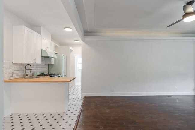 Foto del edificio - 857 N Oxford Ave