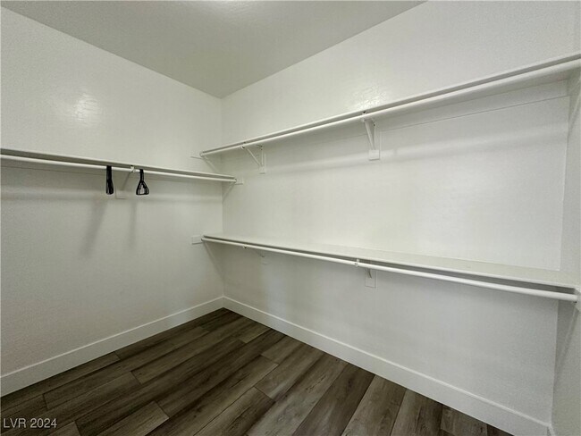 Building Photo - 499 Stonegate Meadow Ave