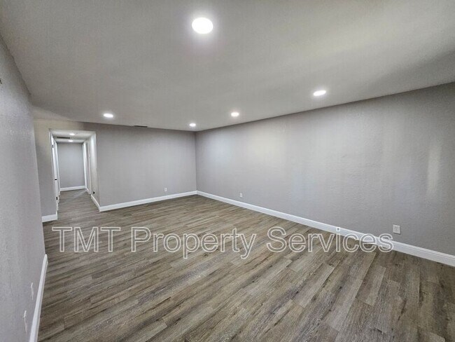 Foto del edificio - 760 Castle Oaks Dr