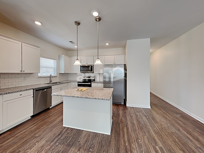 Building Photo - 136 Ivy Brook Dr