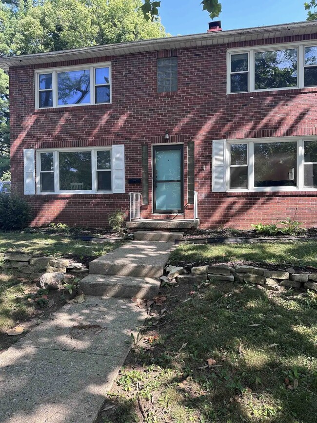Building Photo - 206 W Florida Ave