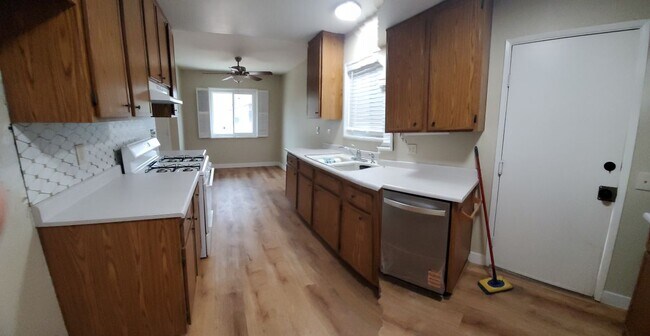 Foto del edificio - 1862 Pueblo Dr