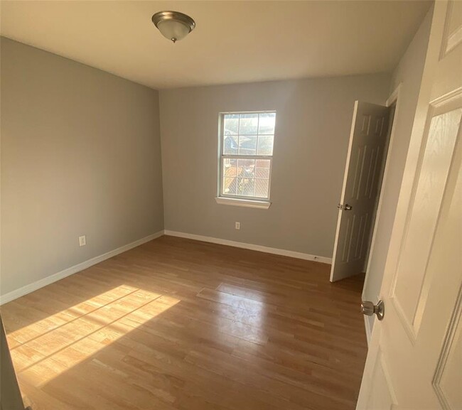 Building Photo - 8507 Lockwood Dr