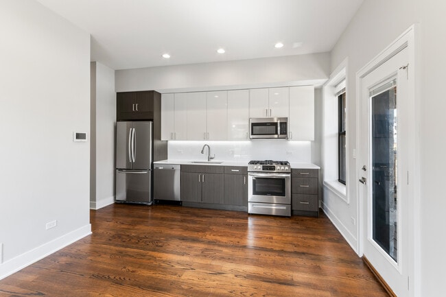 Foto del edificio - 1472 W Summerdale Ave