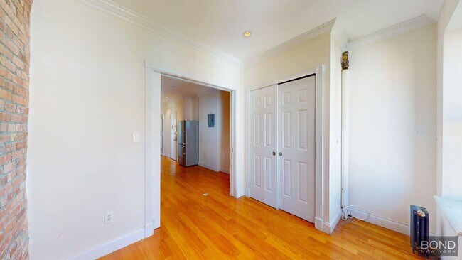 Foto del edificio - 610 E 9th St