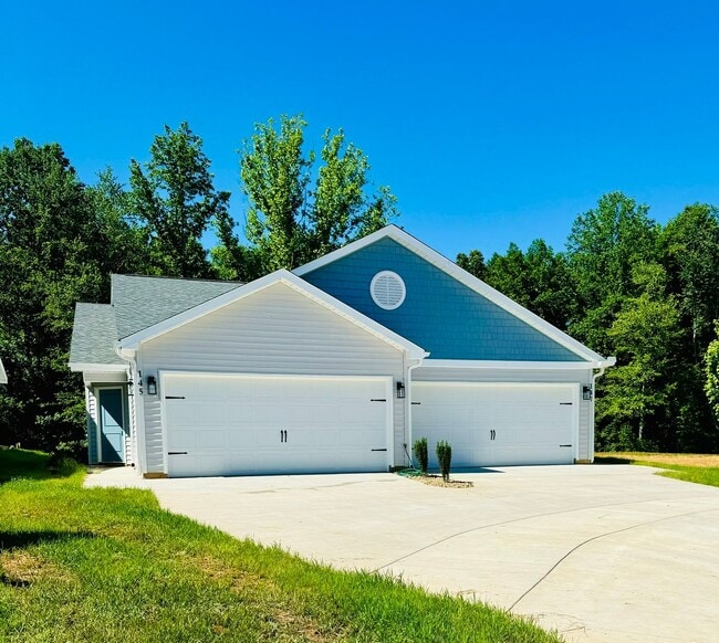 Building Photo - 141 Brawley Villas Pl