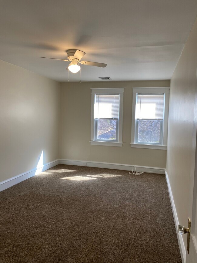 Foto del edificio - 4345 Woodland Ave