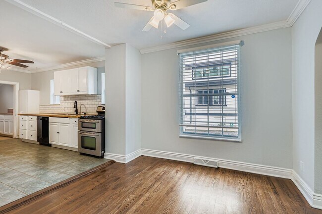 Building Photo - *Move in Special* Newly Remodeled 2-Bed, 2...