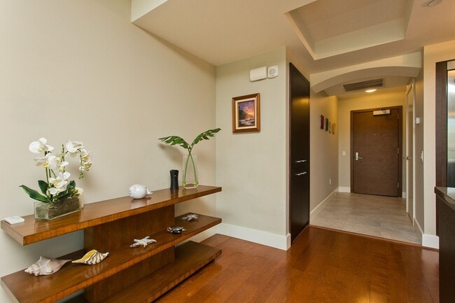 Foto del edificio - Luxury Living in Waikiki - Allure Waikiki 2 BD 2 BA 2 COVERED PARKING