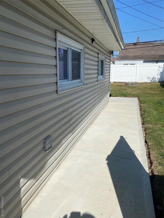 Building Photo - 125 Haven Ln