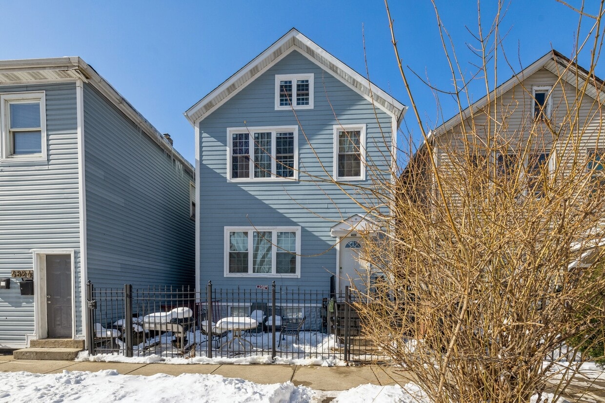 4820 S Justine St Unit 1, Chicago, IL 60609 Room for Rent in Chicago