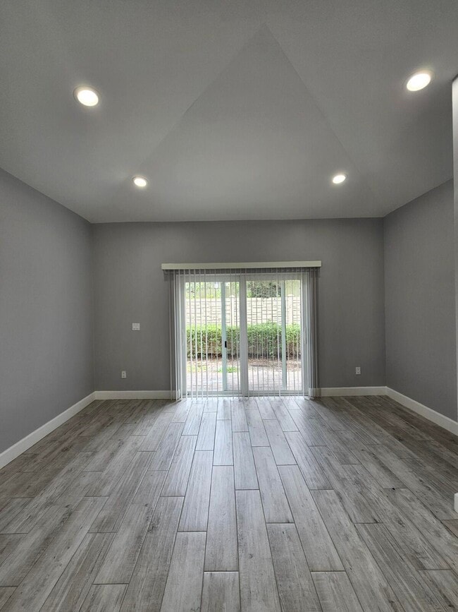 Foto del edificio - 1558 W 26th Ct