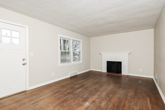 Building Photo - Refreshed 3 Bedroom Home in Beavercreek, OH