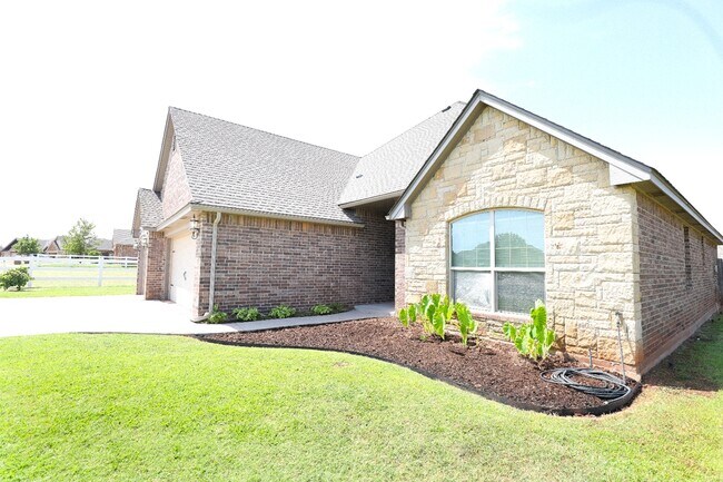 Building Photo - 17225 Ridgewood Dr