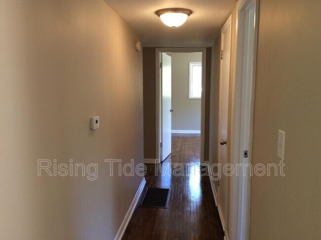 Building Photo - 413 Fernbrook Ave