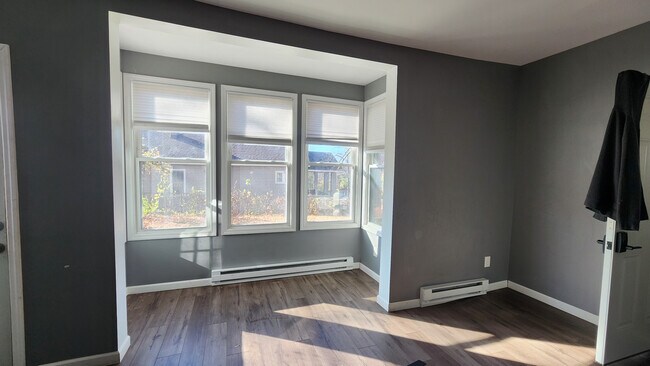 Living room - 40 Northern Dr