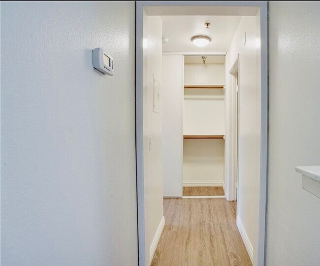 Foto del edificio - 700 W 3rd St