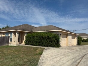 Building Photo - 2754 FM1044