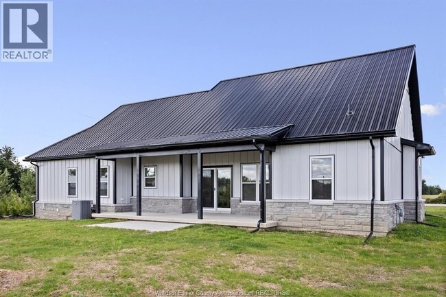 Building Photo - 7056 Howard Ave