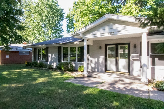 Building Photo - 2545 Amara Dr