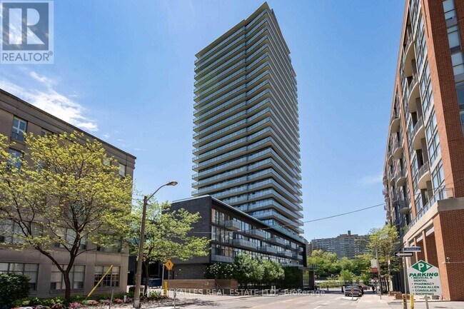 Photo du bâtiment - 1815-1815 Yonge St