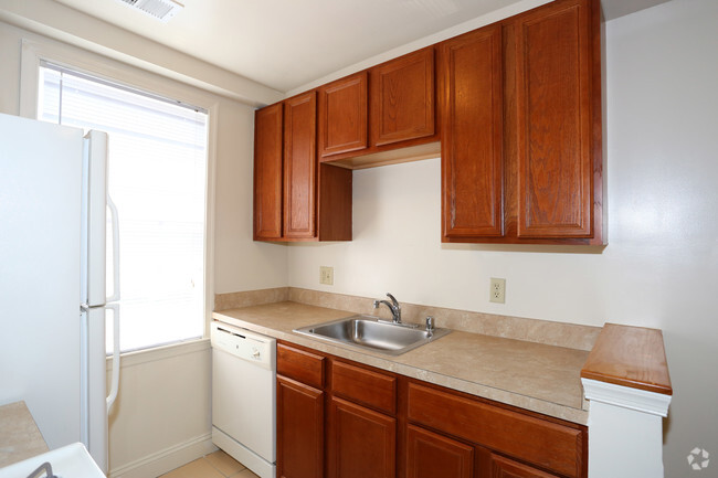 Kitchen - Dundalk Village Apartments