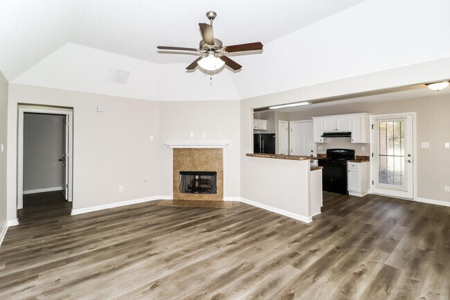 Foto del edificio - 1021 Crayton Ridge Dr