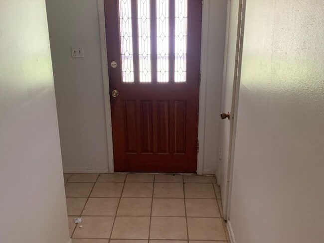 Building Photo - 3 Bedroom Single Family Home in Moss Point