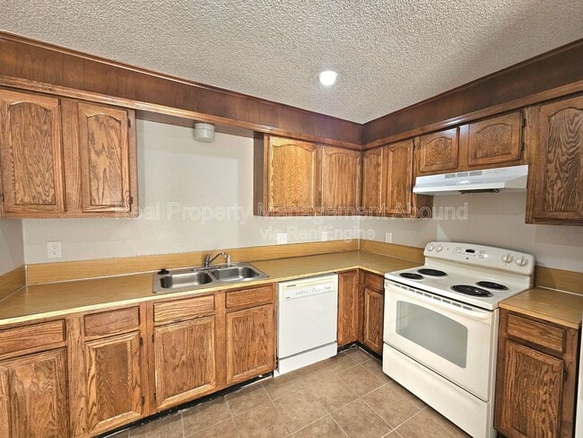 Building Photo - 101 E Broadway St