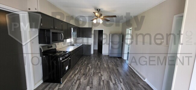 Foto del edificio - Country 3 Bedroom Apartment with Detached Garage