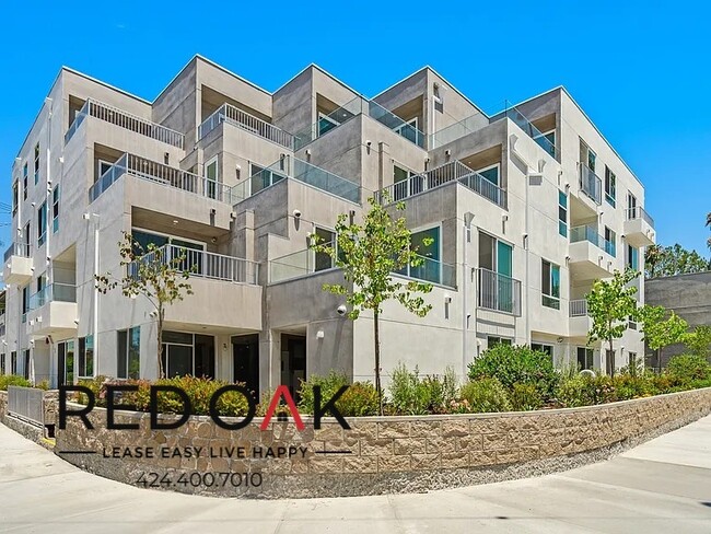 Building Photo - Sun-Drenched Two Bedroom Featuring Large P...