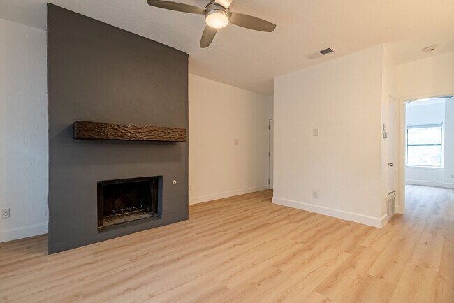 Building Photo - Newly Remodeled Gem in Northwest Hills: St...