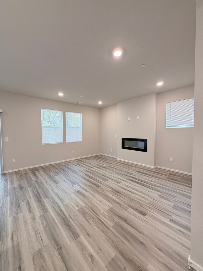 Foto del edificio - 9452 N Chestnut Ct