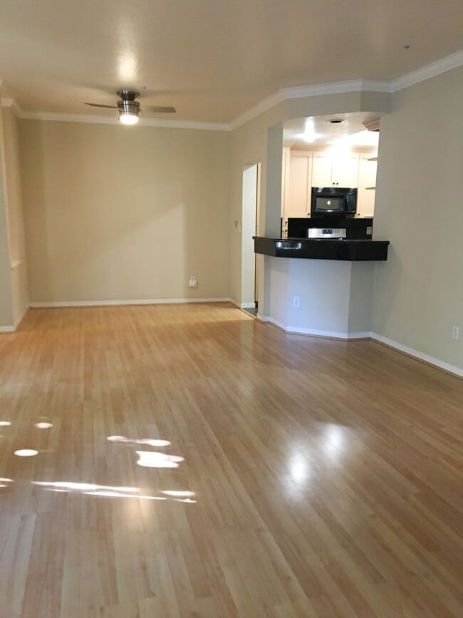 Building Photo - Must See! Stunning 2 Bedroom 2 Bath Condo ...